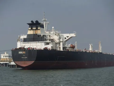 Hải quân Ấn Độ hộ tống tàu dầu đầu tiên vượt eo biển Hormuz thành công