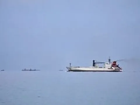 Iran cân nhắc cho phép tàu đi qua eo biển Hormuz nếu dùng nhân dân tệ