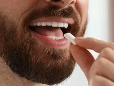 Nhai kẹo cao su có thực sự giảm hôi miệng không?