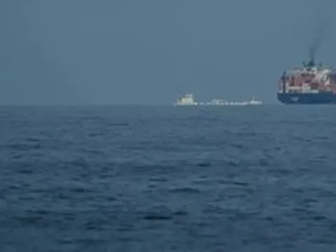 Trung Quốc và Anh phản hồi sau khi Tổng thống Mỹ Trump kêu gọi các nước hộ tống tàu qua eo biển Hormuz