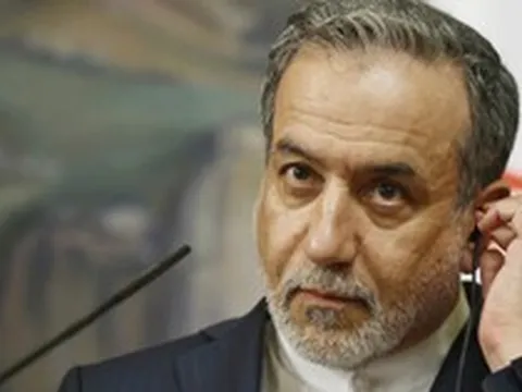 Iran “điểm mặt” những tàu không được qua eo biển Hormuz