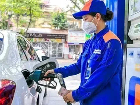 Thủ tướng: Dứt khoát không để thiếu xăng dầu trong mọi trường hợp