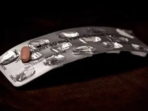 Hàng triệu người có thể cần bắt đầu dùng thuốc hạ cholesterol ngay từ tuổi 30 và đây là lý do