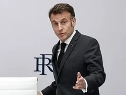 Tổng thống Pháp phản bác Tổng thống Mỹ về eo biển Hormuz