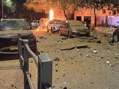 Iran đe dọa 5 nhà máy điện lớn của Israel, nhà sản xuất Vòm Sắt dính đòn?