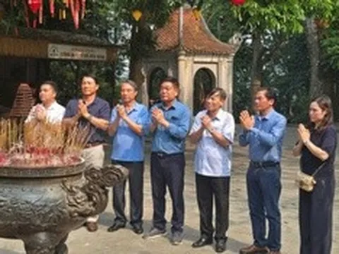 Chi hội Luật gia Văn phòng - Hội Luật gia tỉnh Phú Thọ dâng hương tưởng niệm các Vua Hùng