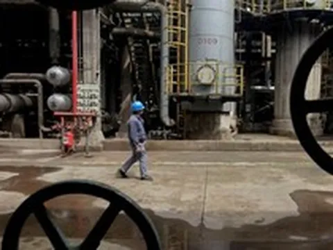 Lộ 'đại gia' đứng sau mua 90% dầu thô xuất khẩu của Iran, dùng đồng nội tệ giúp Tehran nhập nhiều loại hàng hóa dù bị trừng phạt