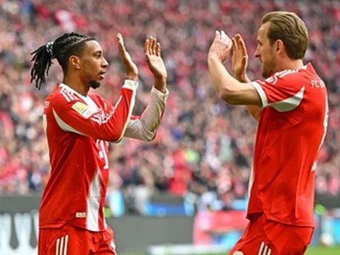 Harry Kane tỏa sáng, Bayern Munich tiến sát ngôi vô địch