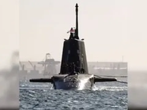 Tàu ngầm hạt nhân Anh mang tên lửa Tomahawk áp sát Trung Đông