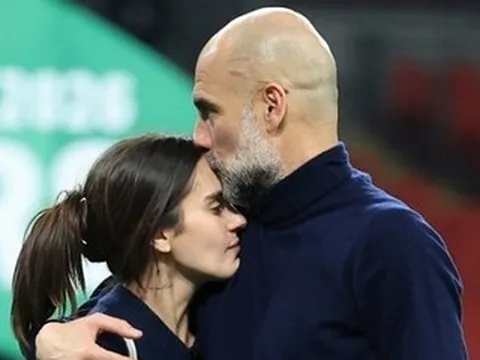 Pep Guardiola ăn mừng cảm xúc bên con gái và dàn sao Man City