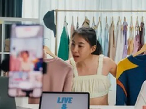 TikToker "tổng tài" chuyên giúp người nghèo, bán mỹ phẩm giá 15 triệu nhưng thực tế sản xuất chỉ 76 nghìn đồng: Nghi vấn vào tầm ngắm của công an