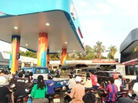 Nước láng giềng Việt Nam thu nhập bình quân 5 triệu đồng/tháng, nay giá xăng tăng top đầu thế giới