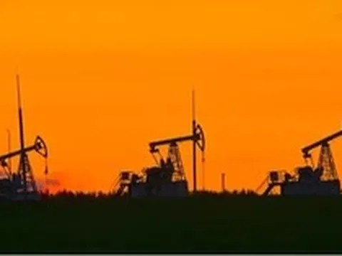 Iran giúp tàu Thái Lan qua eo biển Hormuz, Philippines thuyết phục Mỹ cho mua dầu trừng phạt