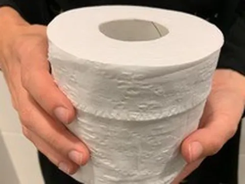 Xung đột Mỹ - Israel - Iran: Không phải xăng, người Nhật tích trữ một mặt hàng không liên quan