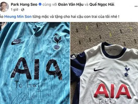 HLV Park Hang Seo tặng quà đặc biệt cho Văn Hậu và Quế Ngọc Hải