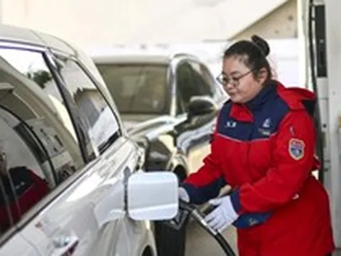 Chi phí nuôi ô tô xăng tăng 700 nghìn đồng/tháng, xe điện bỗng trở thành 'phao cứu sinh': Cả thế giới 'quay xe' chỉ trong 1 tuần