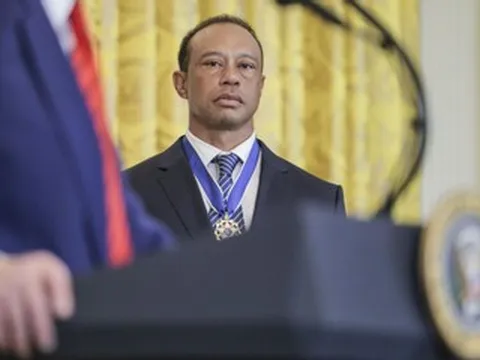 Tiger Woods tự hủy hoại mình: Giữa huyền thoại và con người