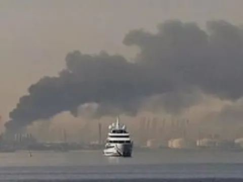 UAE cân nhắc hỗ trợ Mỹ 'phá vỡ' phong tỏa eo biển Hormuz