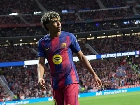 Hansi Flick nói gì Lamine Yamal không ăn mừng Barca thắng Atletico