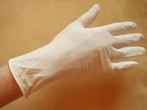 Phát hiện chấn động: Găng tay phòng thí nghiệm chính là thủ phạm làm sai lệch dữ liệu đo lường vi nhựa