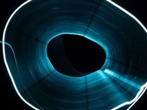 Sau nửa thế kỷ, các nhà khoa học đã tìm ra thứ có thể di chuyển nhanh hơn ánh sáng