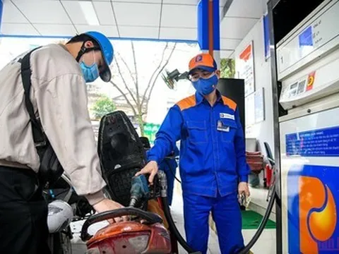 Bộ Công Thương nêu nguyên nhân điều chỉnh giá xăng dầu vào nửa đêm