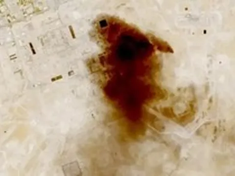 Ả Rập Xê Út xác nhận đường ống dẫn dầu Đông - Tây trọng yếu bị tấn công