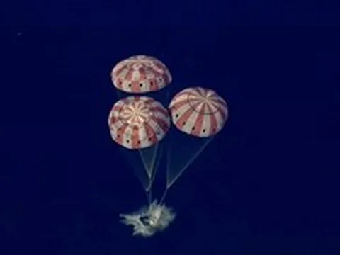 Sứ mệnh Artemis II kết thúc mỹ mãn: nước mắt, nụ cười và những con số kỷ lục của nhân loại