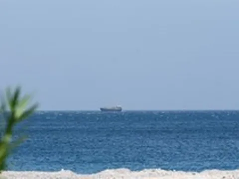 Mỹ tuyên bố 2 tàu khu trục đã qua mặt Iran để vượt eo biển Hormuz, Tehran lập tức lên tiếng