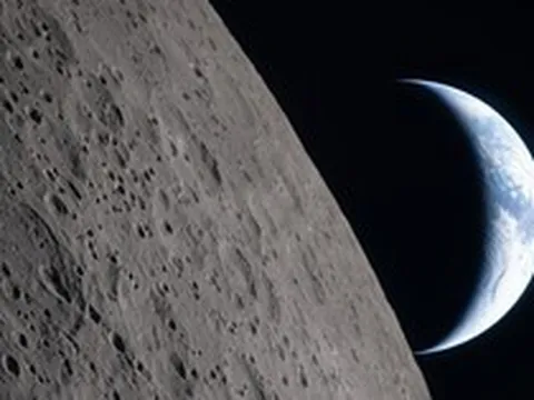 Phi hành gia Artemis II nhớ lại khoảnh khắc không tưởng khi Trái đất biến mất