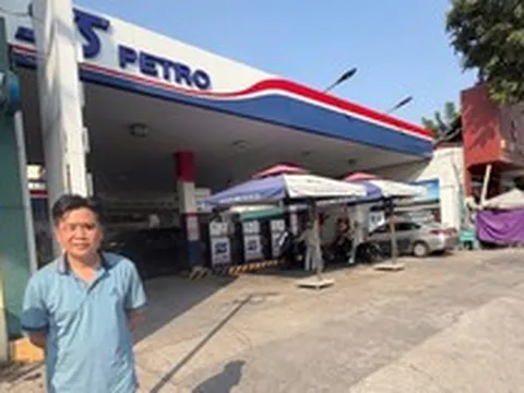 Đầu tư chứng khoán thất bại rồi làm liều với người bán vé số khuyết tật