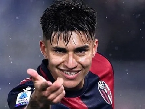 MU săn tiền đạo ghi bàn đẹp miễn chê và trung vệ cao 1m90