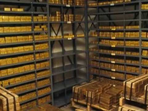 Tài sản an toàn nhất bị xả hàng: Vì sao một loạt ngân hàng trung ương bán vàng giữa khủng hoảng?