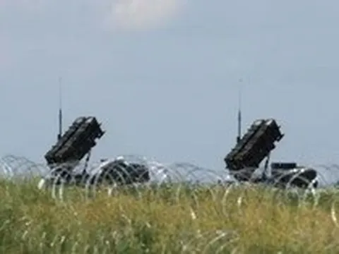 Vì sao Mỹ đang trì hoãn giao vũ khí cho châu Âu?