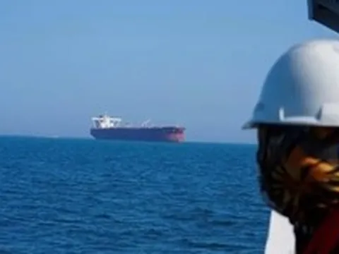 Iran nổ súng vào tàu chở dầu, Lãnh tụ Tối cao ra tuyên bố mới