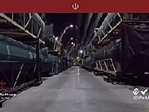 VIDEO: Iran công bố căn cứ ngầm, chứa đầy tên lửa, bệ phóng