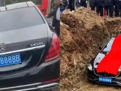 Chôn xe Mercedes biển số 8888 theo người quá cố, gia đình Trung Quốc gây bão dư luận