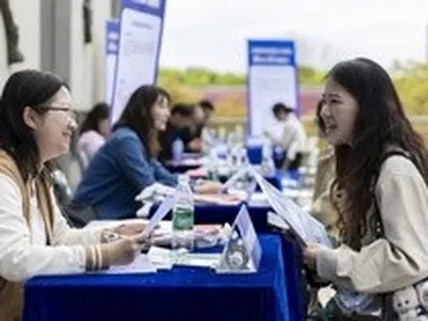 Buồn của nền kinh tế thứ 2 thế giới: Tỷ lệ thanh niên thất nghiệp quay đầu tăng, 1 chọi 100 để tranh 'bát cơm sắt', rải 1.000 đơn ứng tuyển chỉ nhận được 8 lời mời phỏng vấn