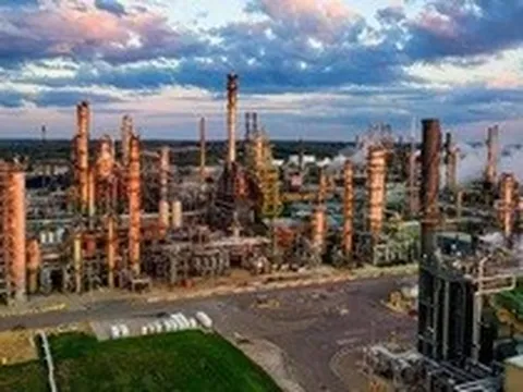 Nga trả đũa việc nhà máy lọc dầu bị Đức tịch thu