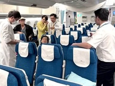 Tổ bay Vietnam Airlines kịp thời cứu sống hành khách bất tỉnh giữa không trung