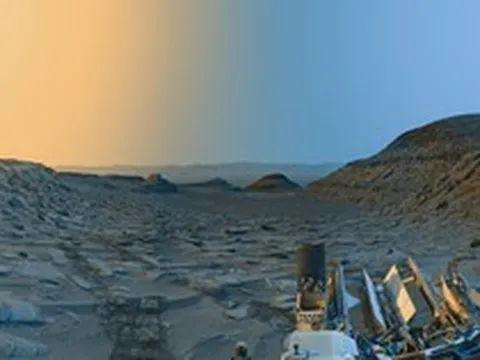 Robot NASA lạc vào "hồ nước sự sống" ngoài hành tinh