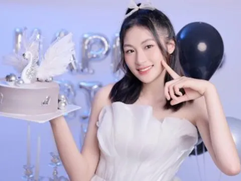 Hoa khôi bóng chuyền hội làng cao 1m80 gây sốt ở Cúp Hùng Vương