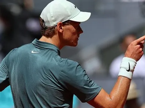 Sinner thiết lập cột mốc lịch sử, vào tứ kết Madrid Open