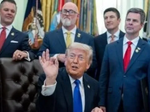 Tổng thống Trump nói về hành động của Hải quân Mỹ với tàu Iran