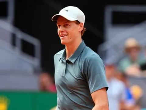 Sinner 'tốc hành' vào chung kết Madrid Open, chờ viết kỳ tích