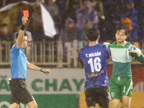 Thủ môn U23 Việt Nam bị thẻ đỏ, SLNA thua đau HAGL