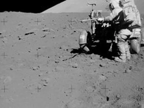 Mở niêm phong mẫu vật Mặt Trăng mang về từ năm 1972, giới khoa học sửng sốt vì một chi tiết