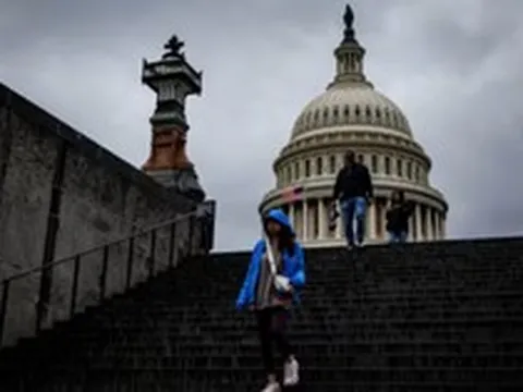 Nóng: Nợ công tại Mỹ vượt ngưỡng 100% GDP, tiêu 7 đồng lại mất 1 đồng trả lãi