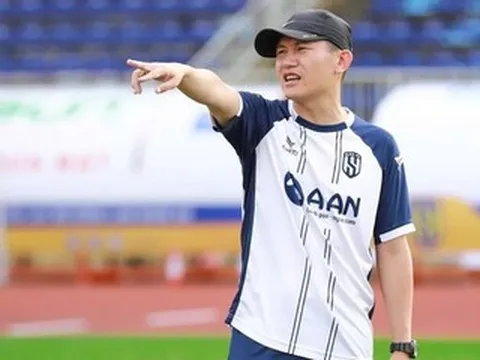 Trợ lý HLV Kim Sang Sik ngồi 'ghế nóng' CLB Hà Tĩnh
