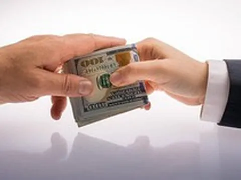 Dùng tiền mặt để 'né thuế' - Rủi ro có thể lớn hơn thuế!